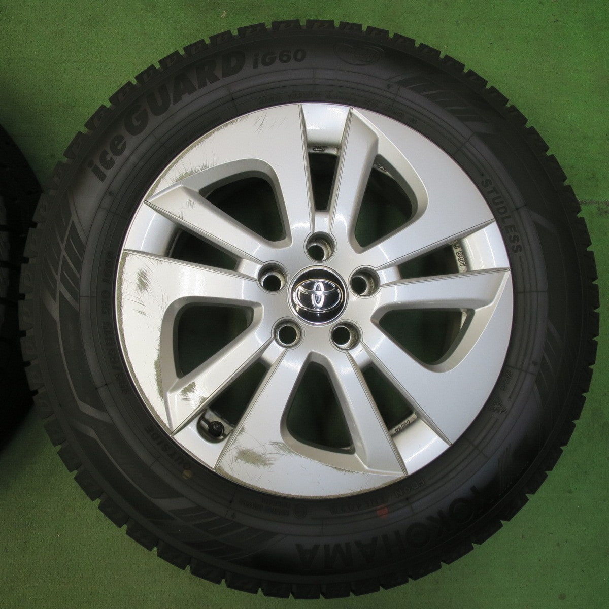 バリ溝！23年！9.5分★トヨタ 50系 プリウス 純正 195/65R15 スタッドレス ヨコハマ アイスガード iG60 15インチ PCD100/5H★5100904イス