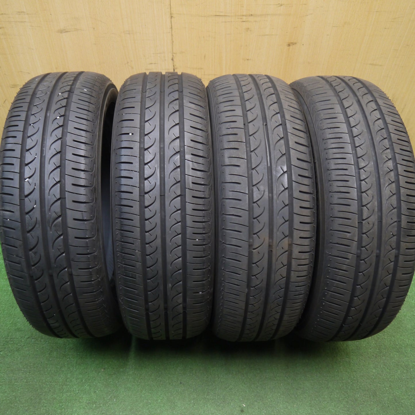 バリ溝！23年！9分★185/60R15 ヨコハマ ブルーアース AE01F タイヤ 15インチ アクア シエンタ ヤリス フィット 等★6022411Hノタ