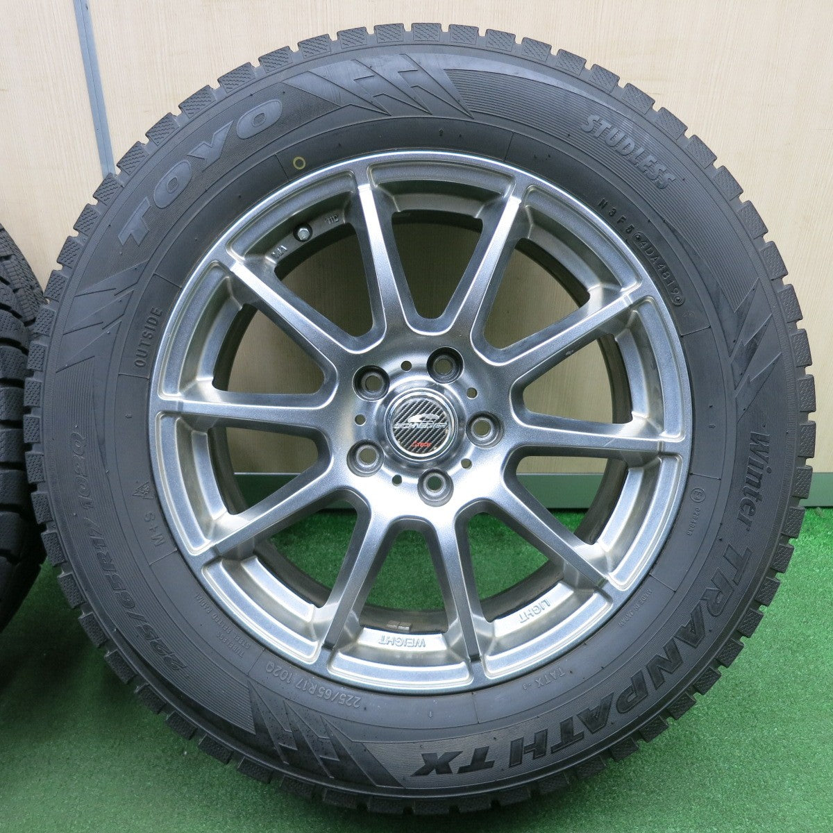 *送料無料* バリ溝！キレイ！9.5分★スタッドレス 225/65R17 トーヨー ウインター トランパス TX SCHNEIDER ATECH シュナイダー PCD114.3/5H★4032603TNス