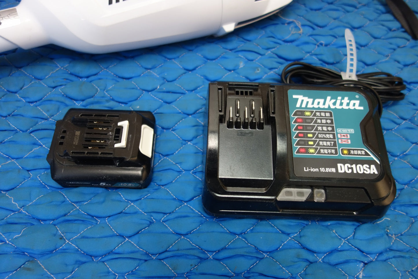 [送料無料] ☆マキタ 充電式 クリーナ CL108FD コードレス クリーナー 掃除機 makita 充電器 DC10SA バッテリー BL1050B☆