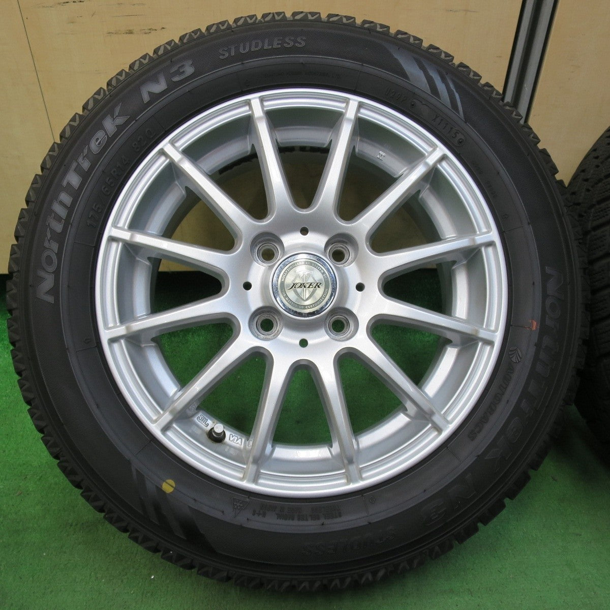 バリ溝！キレイ！9.5分★スタッドレス 175/65R14 オートバックス ノーストレック N3 JOKER ジョーカー 14インチ PCD100/4H★5010405イス