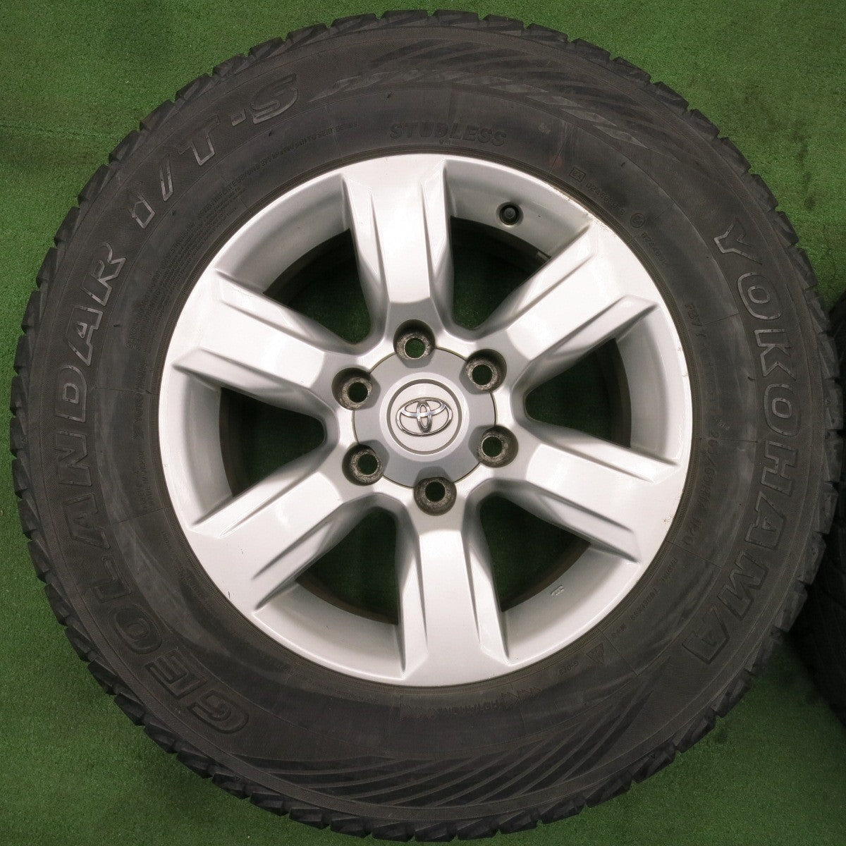 バリ山 2022年製 ヨコハマ スタッドレス 265/65R17 150系プラド 128632_g075.jpg