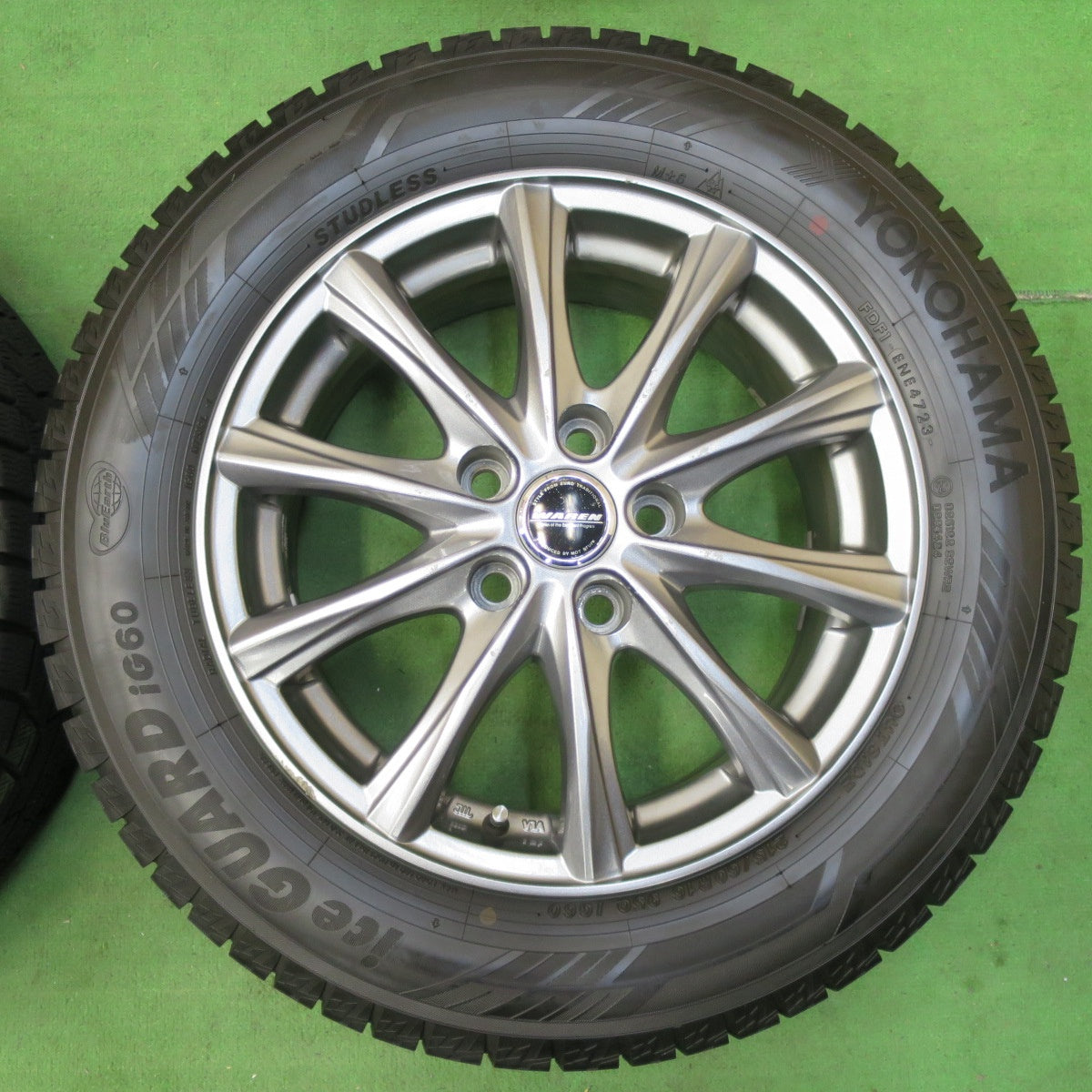 [送料無料] バリ溝！23年！9.5分★スタッドレス 215/60R16 ヨコハマ アイスガード iG60 WAREN ヴァーレン 16インチ PCD114.3/5H★4110802イス