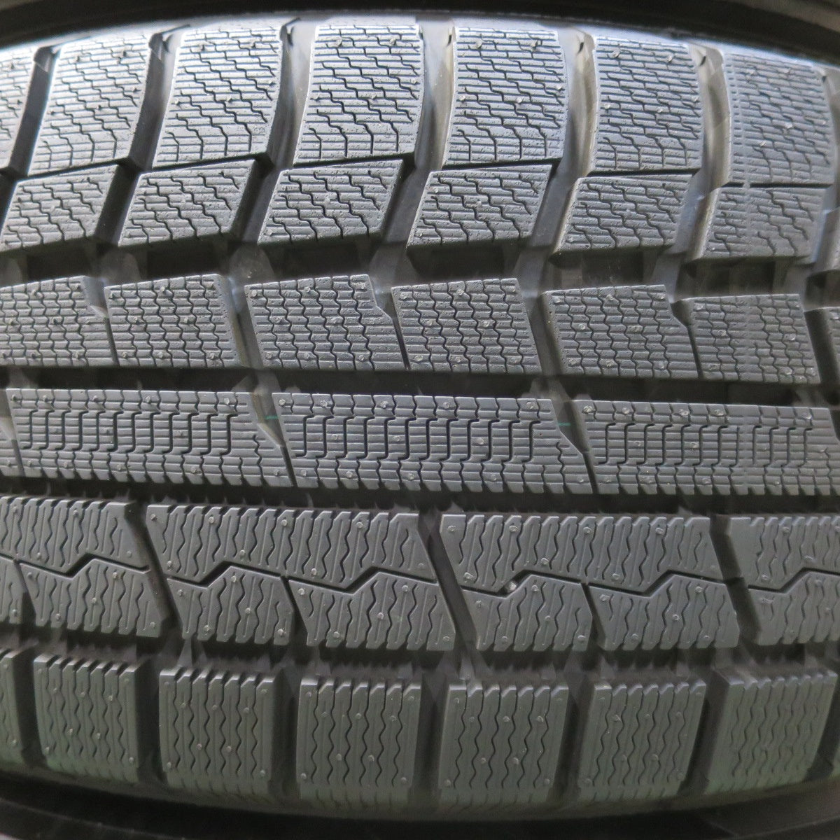 ほぼ未使用！24年！キレイ★スタッドレス 225/65R17 トーヨー ウインター トランパス TX VELVA SPORTZ ヴェルヴァ 17インチ PCD114.3/5H★5103014イス