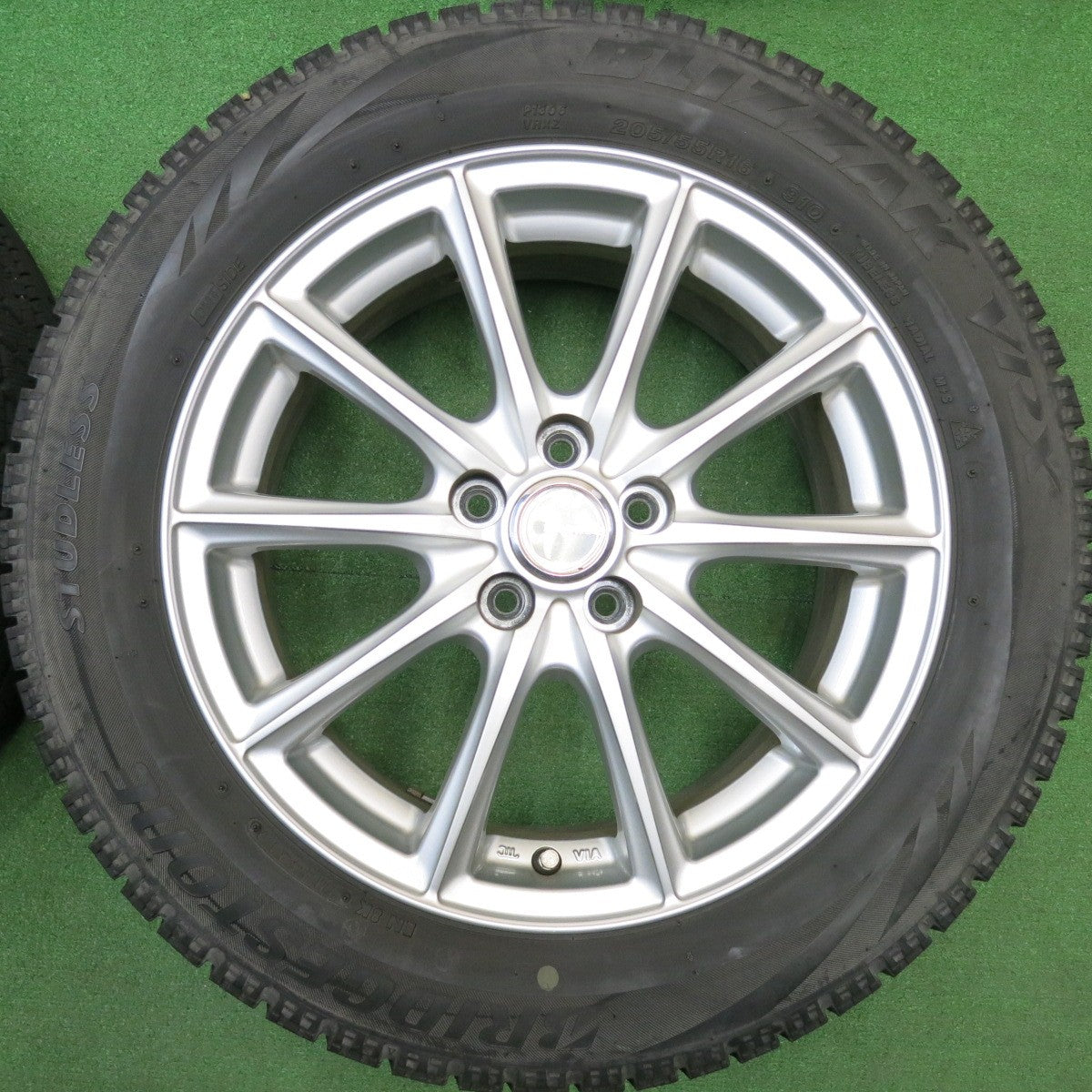 キレイ★プリウス 等 205/55R16 スタッドレス ブリヂストン ブリザック VRX ECO FORME エコフォルム 16インチ PCD100/5H★5123106HAス