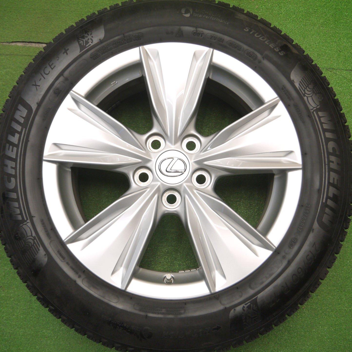 [送料無料] センサー付！キレイ★レクサス UX バージョンC 純正 215/60R17 スタッドレス ミシュラン X-ICE3+ 17インチ PCD114.3/5H★5011514Hス