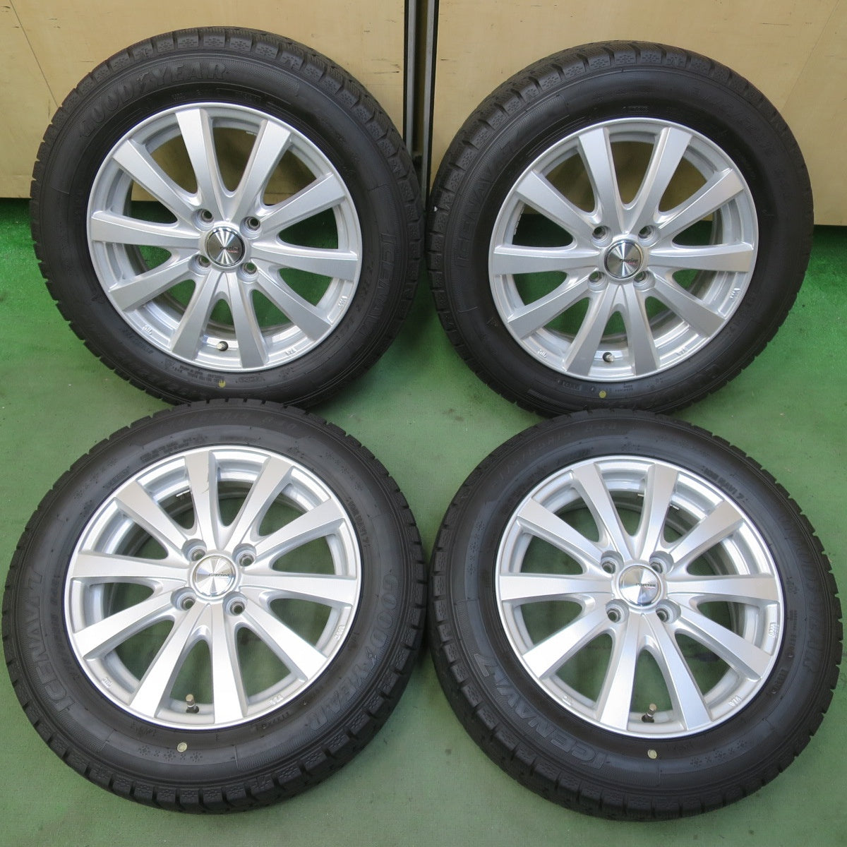 バリ溝！24年！キレイ！9.5分◎スタッドレス 175/65R15 グッドイヤー アイスナビ7 ravrion RS01 ラブリオン 15インチ PCD100/4H◎6091106イス