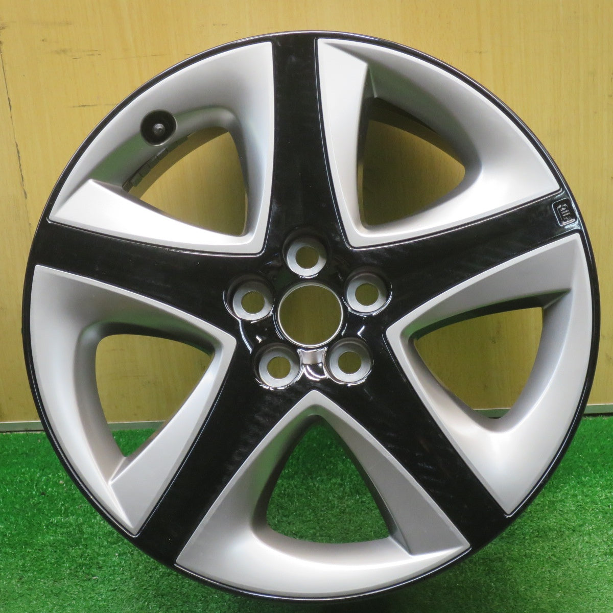 新車外し★トヨタ 50系 プリウス ツーリング 純正 ホイール 17インチ 17×7J PCD100/5H★5111604NJホ