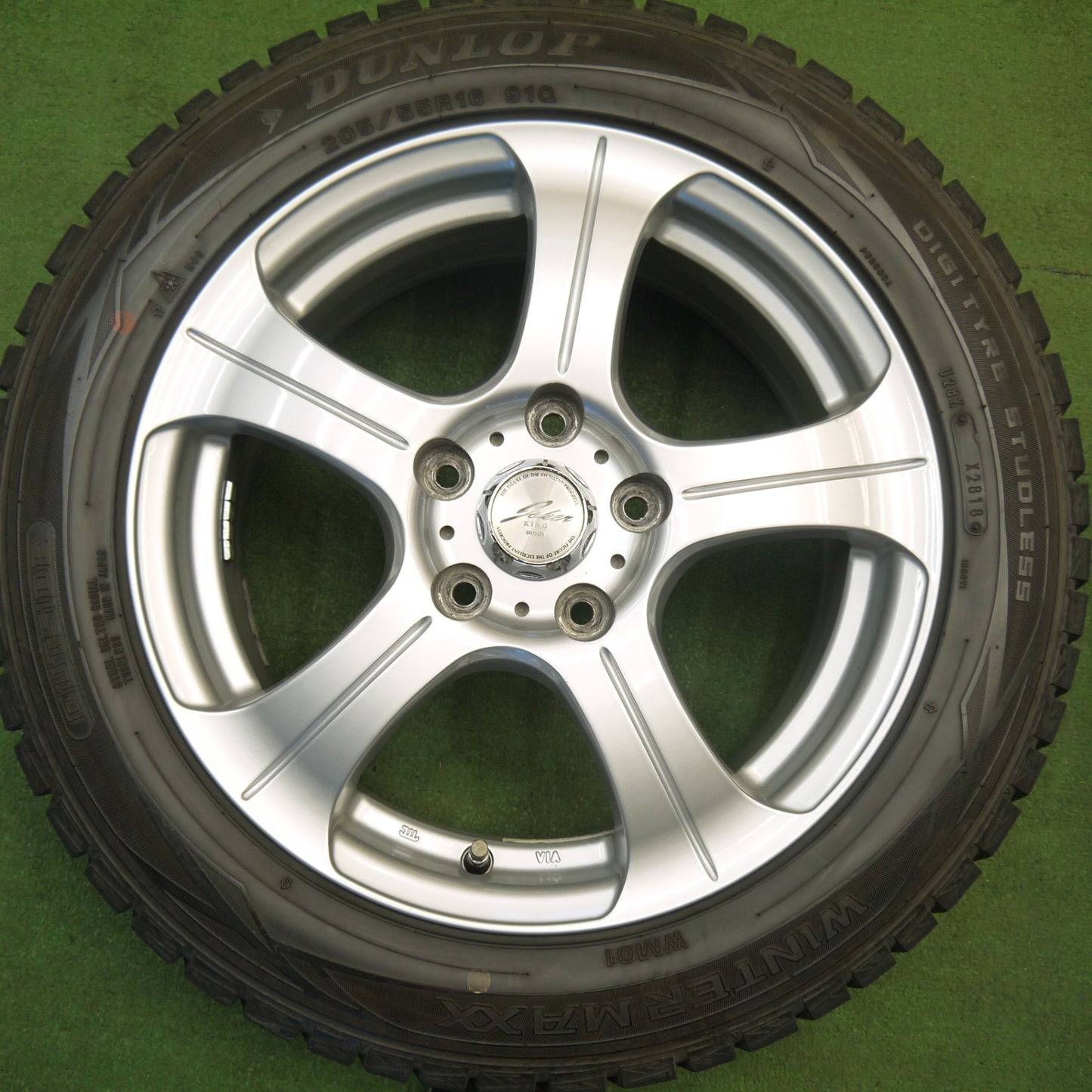 バリ溝！キレイ！9.5分★スタッドレス 205/55R16 ダンロップ ウインターマックス WM01 JOKER KING ジョーカー キング 16インチ PCD114.3/5H★6020904Hス