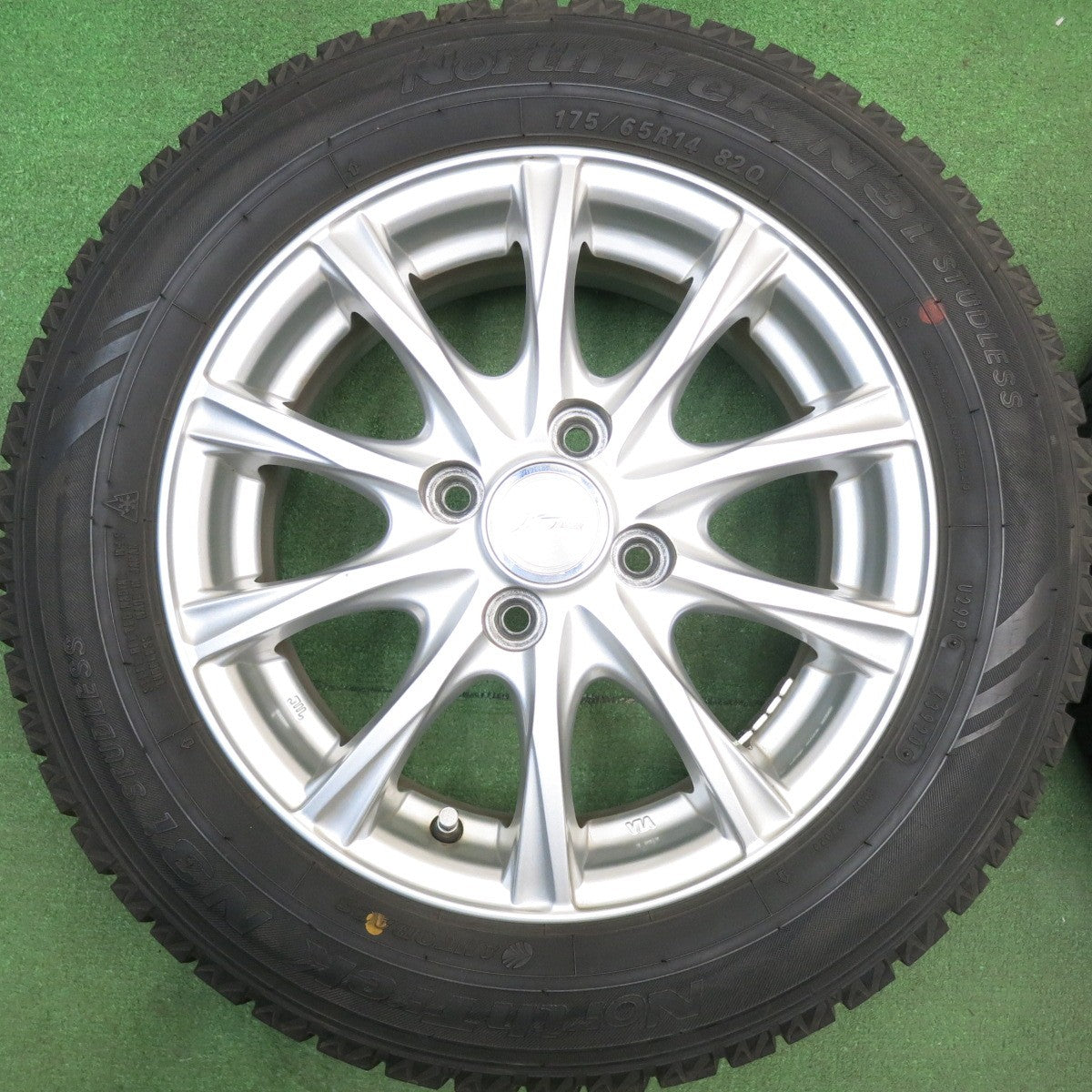 バリ溝！キレイ！9.5分以上★スタッドレス 175/65R14 オートバックス ノーストレック N3i JOKER ジョーカー 14インチ PCD100/4H★6031509HAス