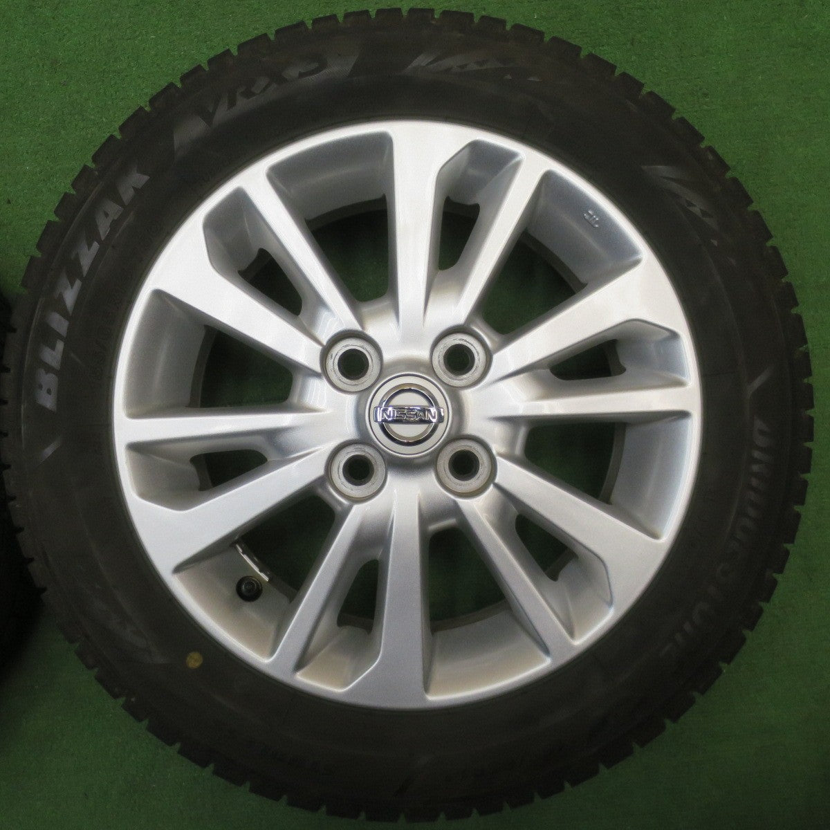 バリ溝！25年！キレイ！9.5分以上★日産 デイズ ルークス 三菱 ek 純正 155/65R14 スタッドレス ブリヂストン ブリザック VRX3 14インチ PCD100/4H★6040602NJス