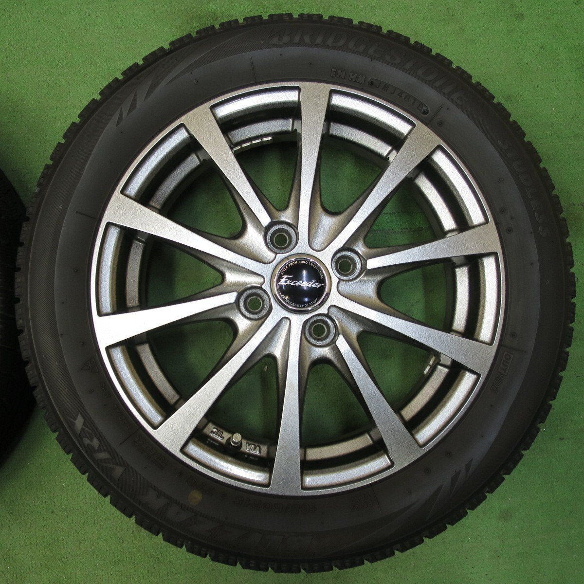 キレイ★スタッドレス 165/60R15 ブリヂストン ブリザック VRX Exceeder エクシーダー 15インチ ハスラー ソリオ 等 PCD100/4H★5032709イス