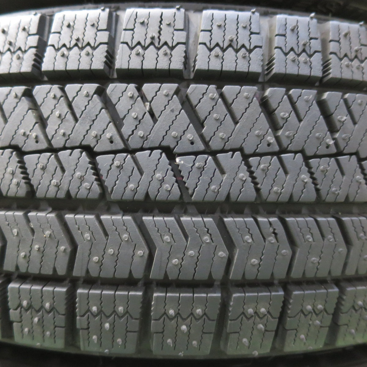 バリ溝！21年！キレイ！ほぼ10分★スタッドレス 175/65R15 ブリヂストン ブリザック VRX2 TEAD テッド 15インチ PCD100/4H★5101609イス