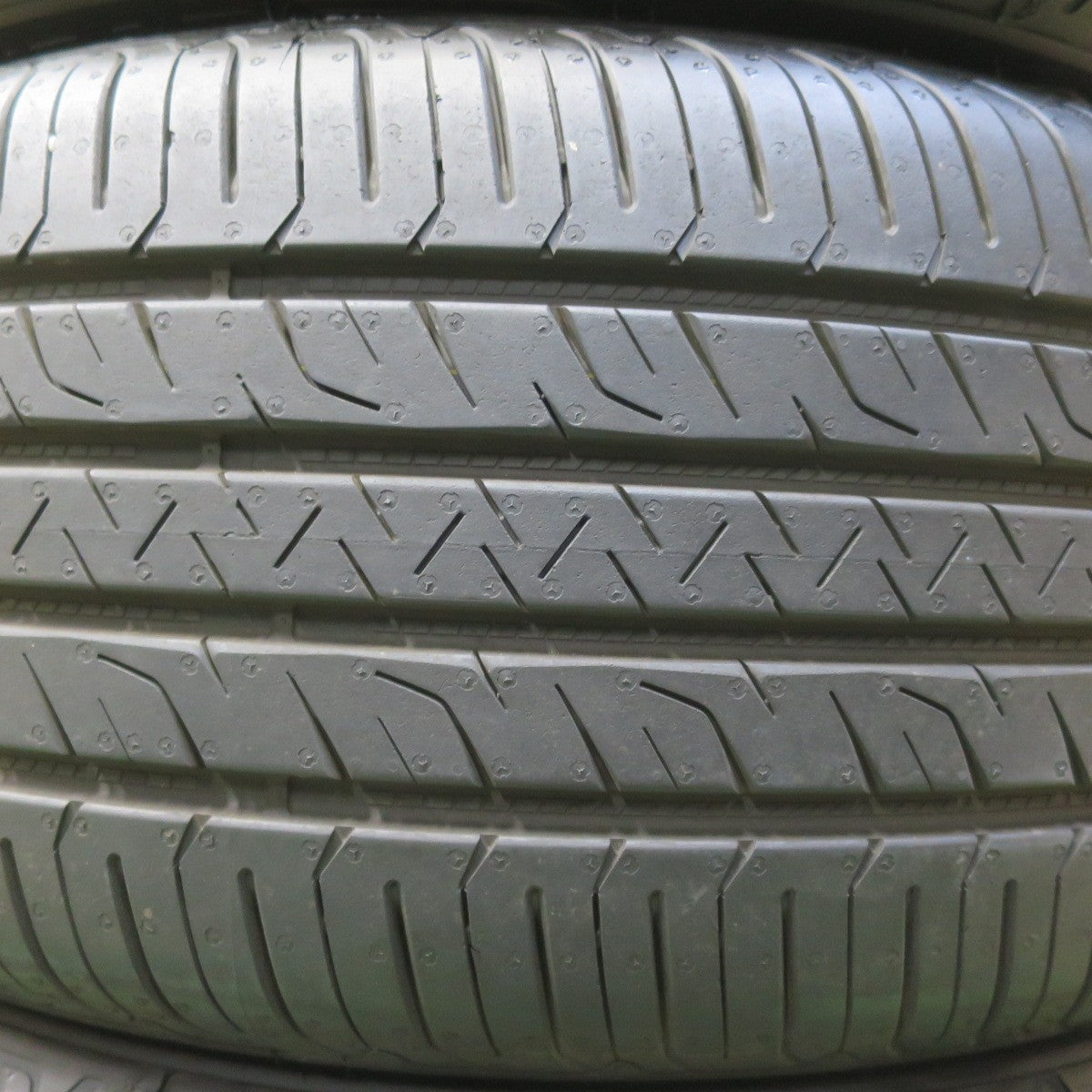 新車外し！25年◎235/50R19 グッドイヤー EfficientGrip PERFORMANCE SUV エフィシエントグリップ パフォーマンス 19インチ タイヤ ハリアー ベンツ GLA GLB GLK ボルボ C40 V90 XC40 等◎6090405イノタ
