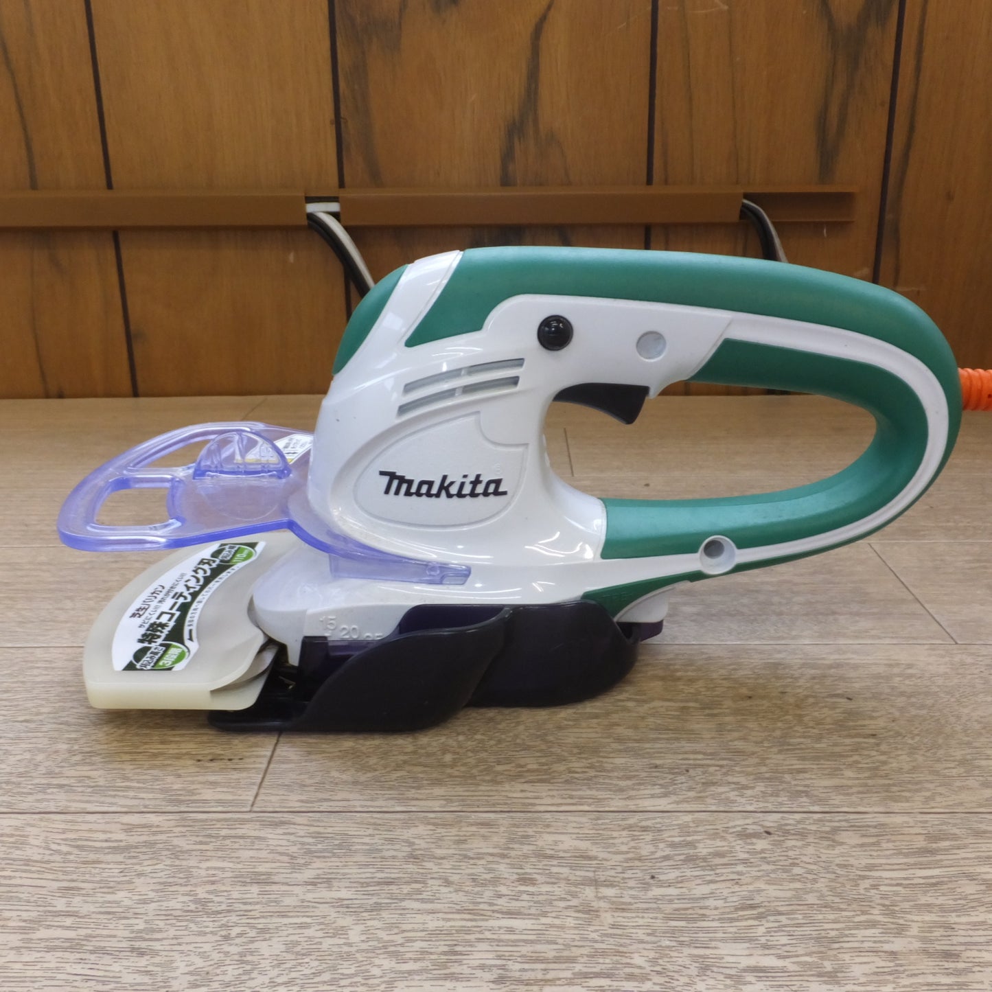 [送料無料] ★マキタ makita 110mm 芝生バリカン MUM1100　100V～ 9A 50-60Hz 80W★