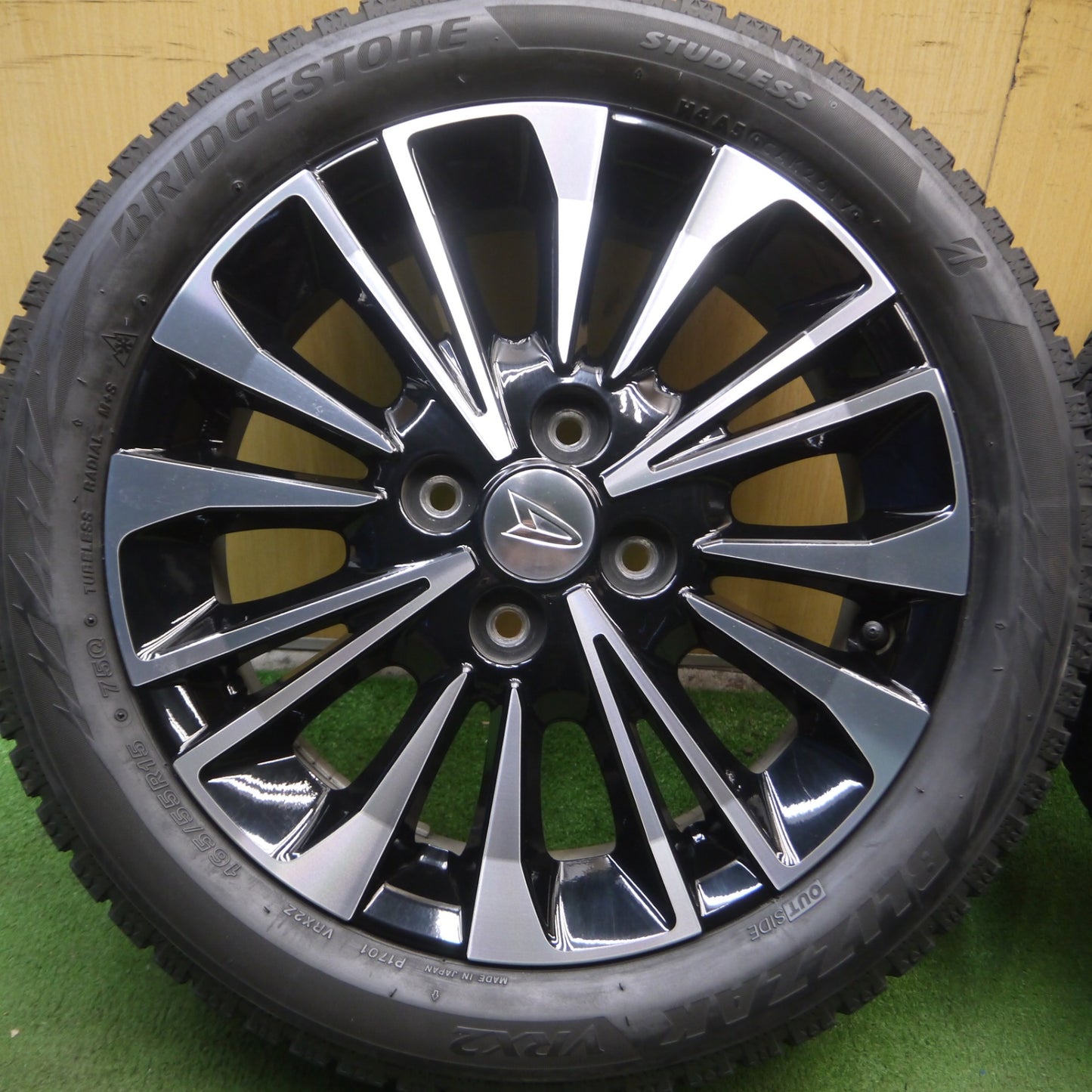 *送料無料* キレイ★ダイハツ タント カスタム 純正 165/55R15 スタッドレス ブリヂストン ブリザック VRX2 15インチ PCD100/4H★4060510Hス