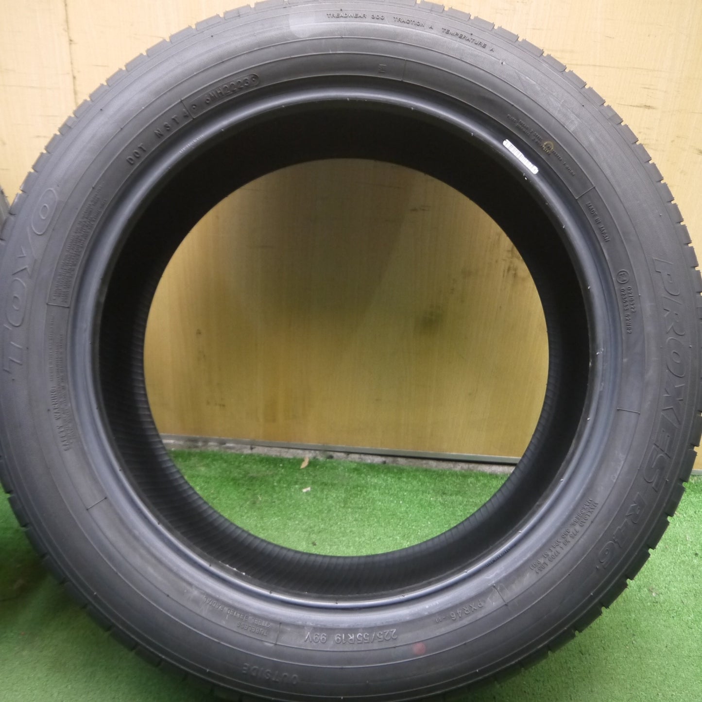 *送料無料* 新車外し！23年★225/55R19 トーヨー プロクセス R46 タイヤ 19インチ ハリアー CX-5 CX-8 エクストレイル 等★4042213Hノタ