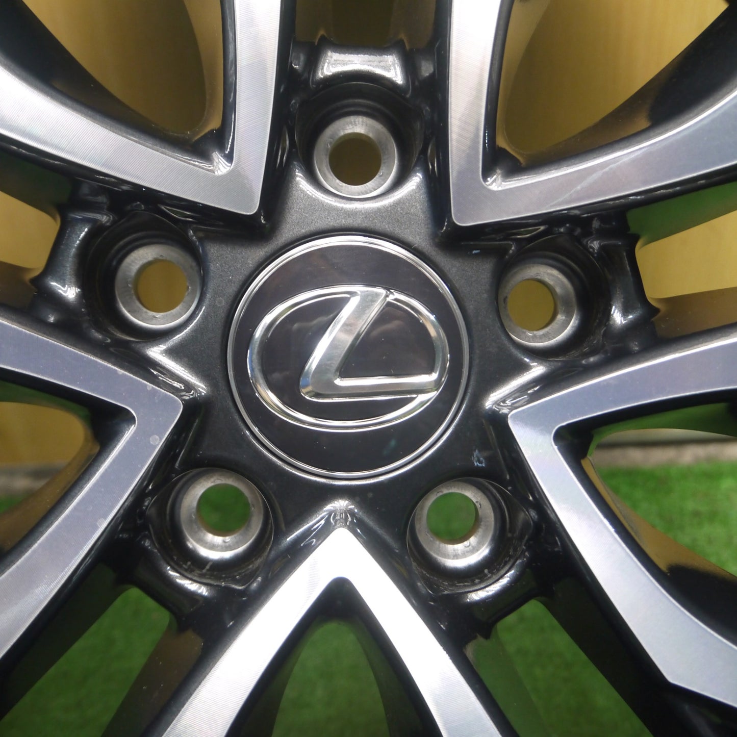 *送料無料* センサー付！新車外し★レクサス NX バージョンL 純正 ホイール 20インチ 20×7.5J PCD114.3/5H★4042203Hホ