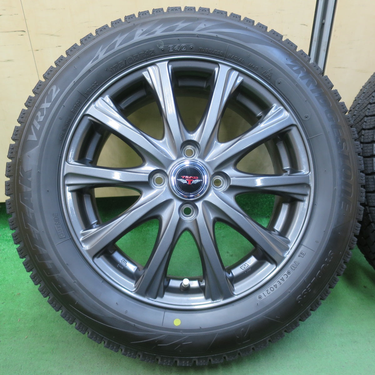バリ溝！21年！キレイ！ほぼ10分☆スタッドレス 175/65R15