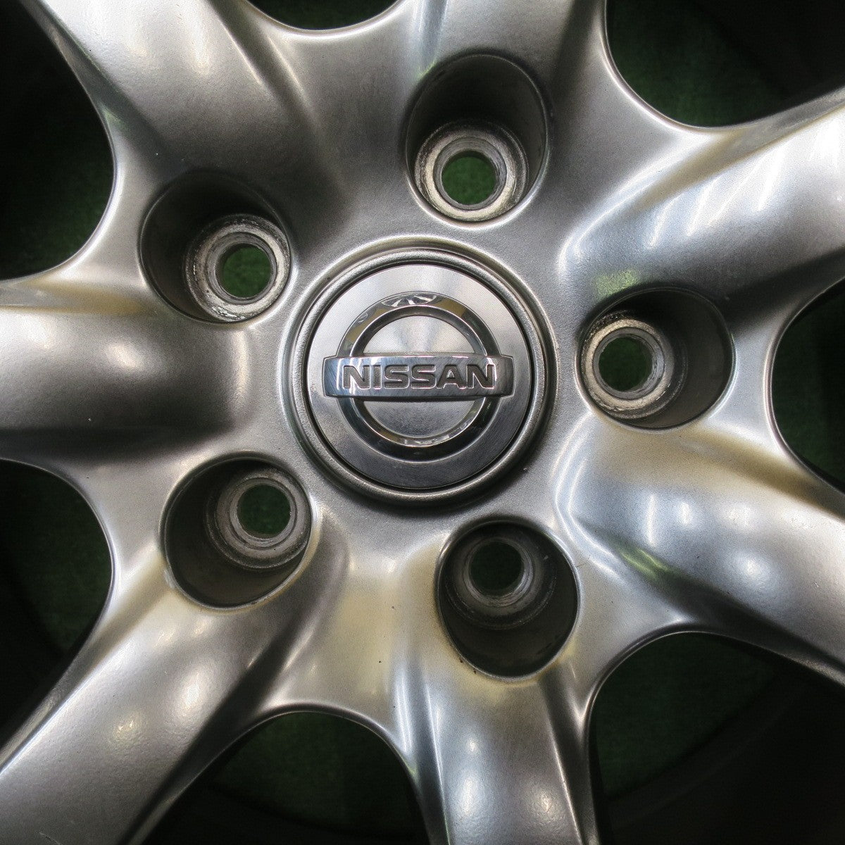 バリ溝！8.5分★日産 V35 スカイライン 純正 215/55R17 スタッドレス ピレリ アイスアシンメトリコ 17インチ PCD114.3/5H★5122504NJス