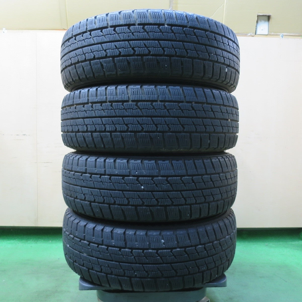 キレイ！8.5分★195/65R15 スタッドレス グッドイヤー アイスナビ ZEA2 Brade 15インチ PCD100/5H★5032613イス