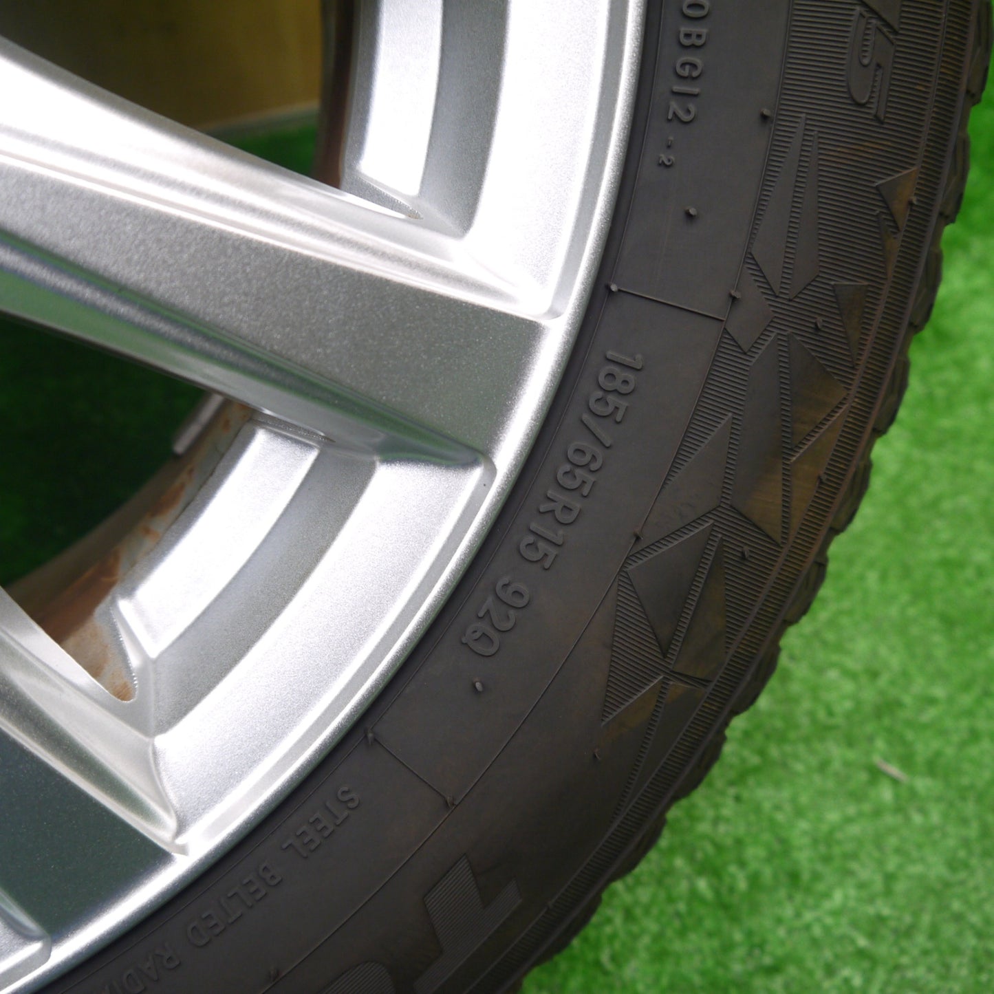 バリ溝！23年！キレイ！8.5分！1本★プリウス シエンタ 等 185/65R15 スタッドレス トーヨー オブザーブ GIZ2 JOKER ジョーカー 15インチ PCD100/5H★5101409Hス