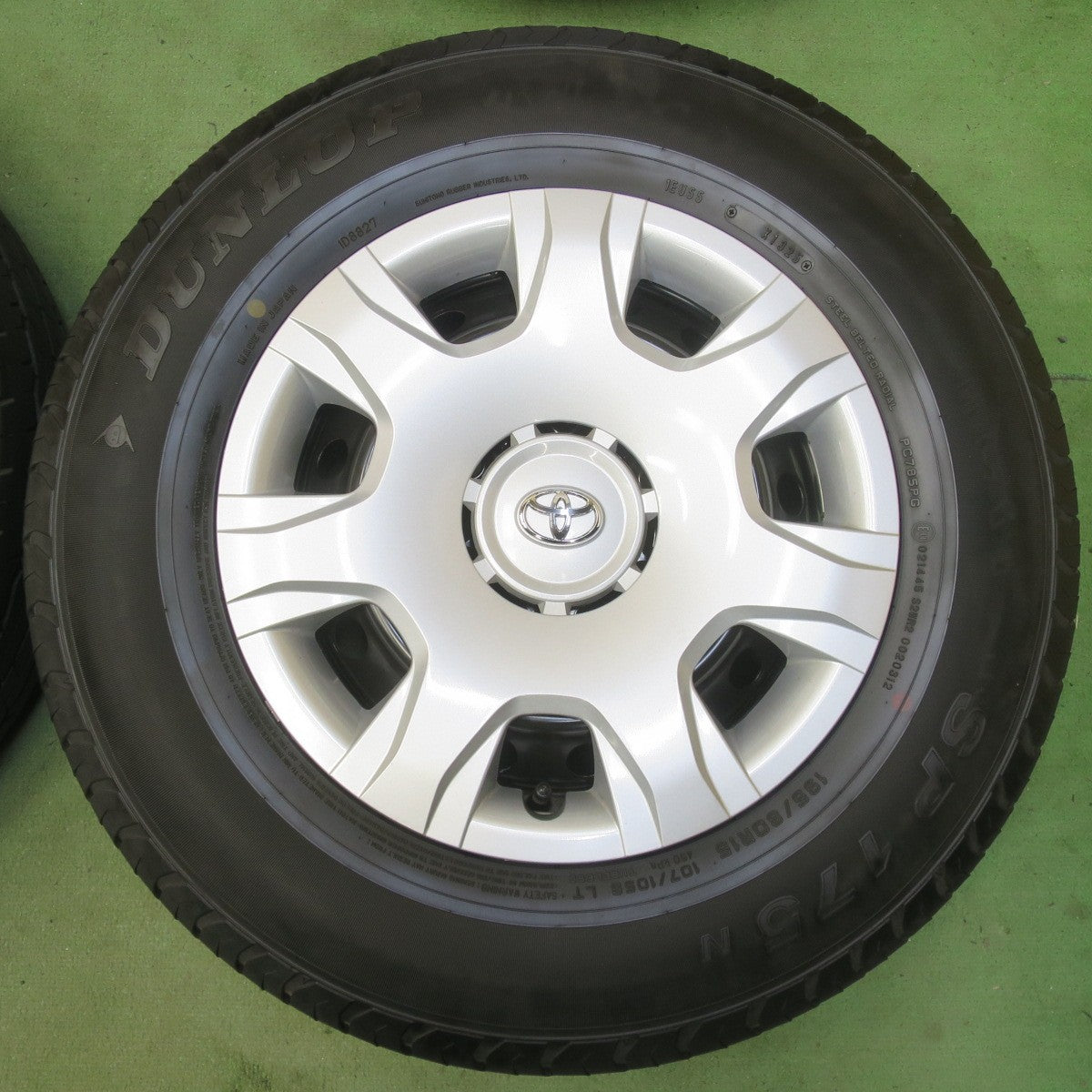 バリ溝！25年！9.5分◎トヨタ 200系 ハイエース 純正 スチール 195/80R15 107/105S ダンロップ SP175N 15インチ PCD139.7/6H◎6062607イノ