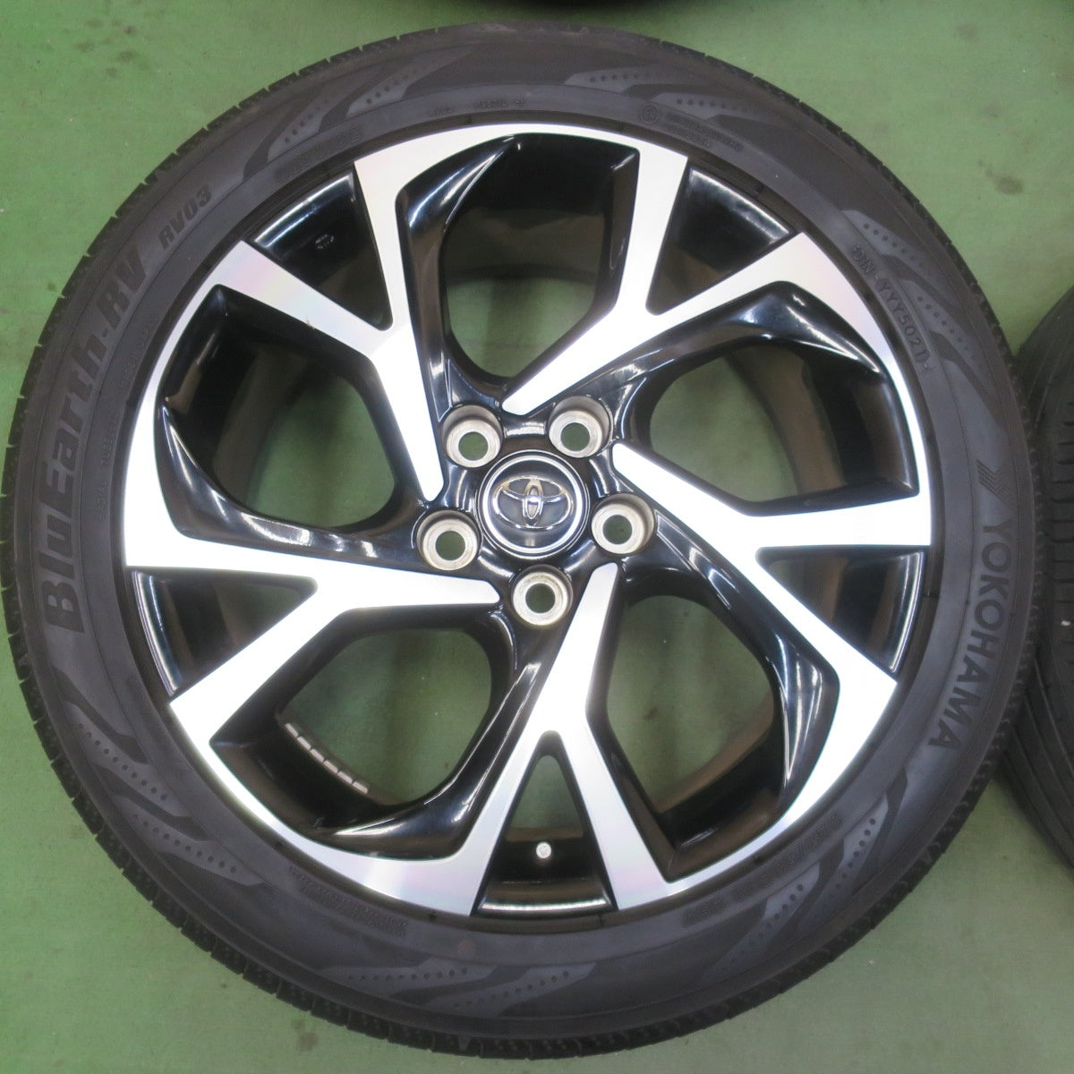 バリ溝！キレイ！9.5分★トヨタ C-HR 純正 225/50R18 ヨコハマ BluEarth-RV RV03 18インチ CHR PCD114.3/5H★6031410イノ