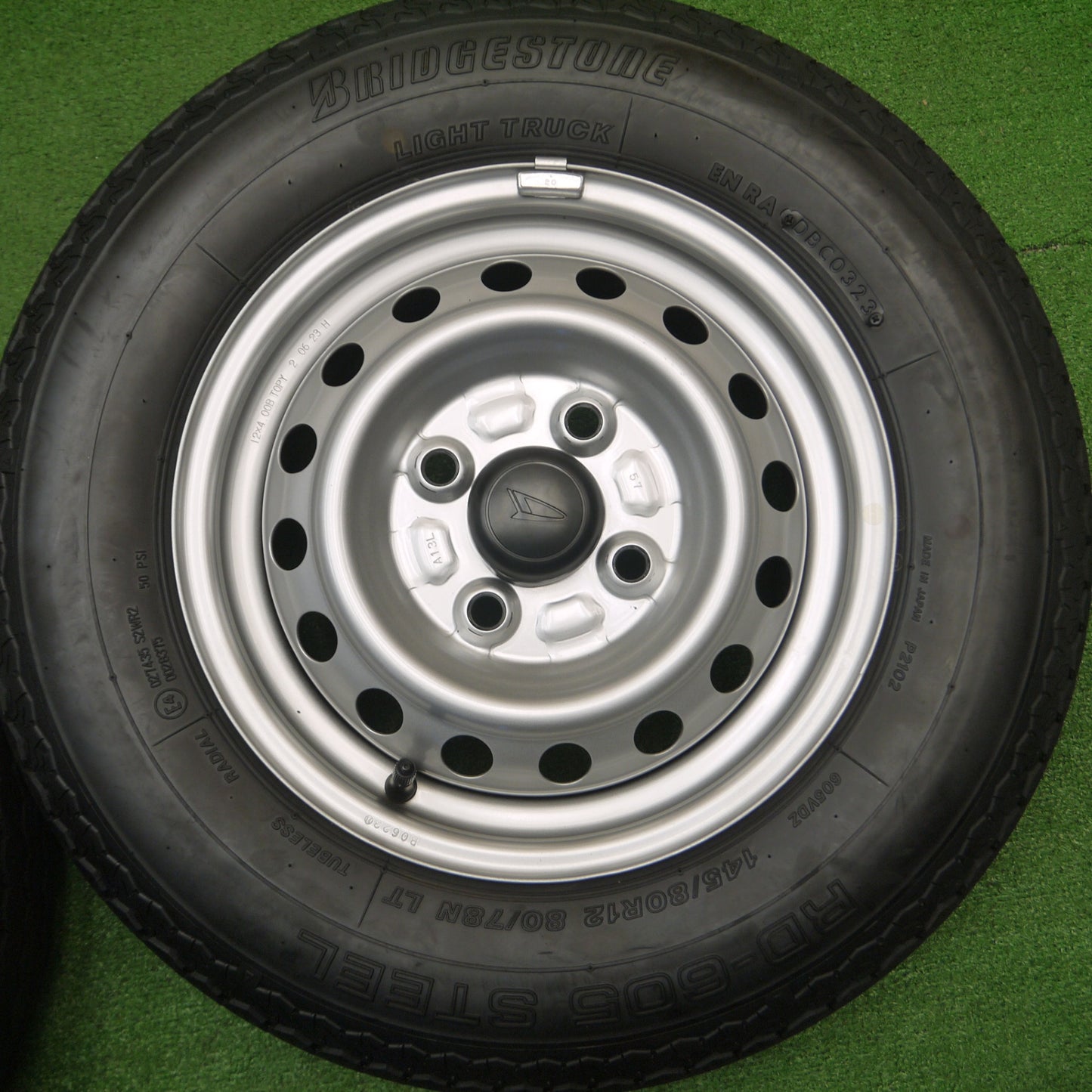 [送料無料] 新車外し! 23年★ダイハツ ハイゼット 純正 スチール 145/80R12 ブリヂストン RD-605 STEEL 12インチ PCD100/4H★4100201Hノ