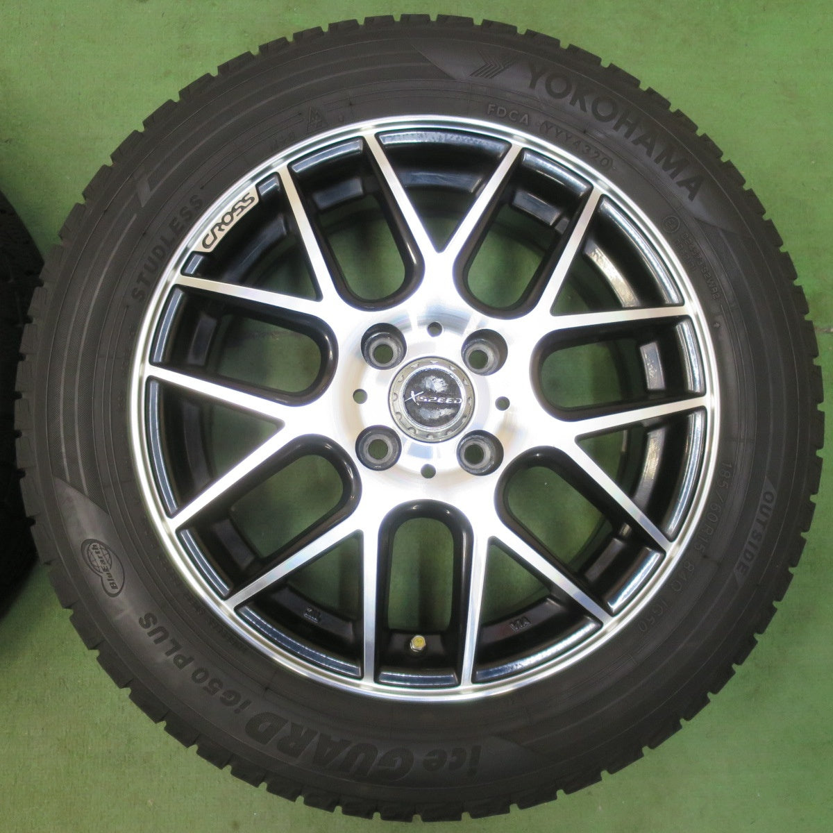 バリ溝！8.5分★スタッドレス 185/60R15 ヨコハマ アイスガード iG50 プラス iG60 X CROSS SPEED クロススピード 15インチ PCD100/4H★5122913イス