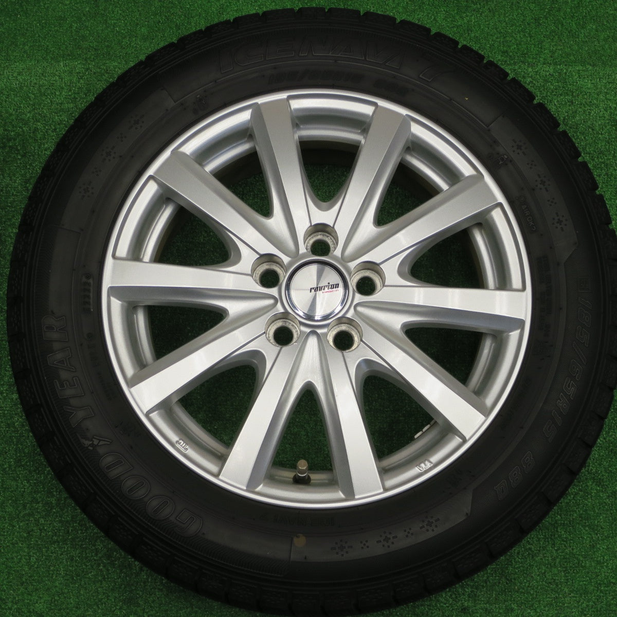 バリ溝！22年！キレイ！9.5分★30系 プリウス 等 185/65R15 スタッドレス グッドイヤー アイスナビ7 ravrion RS01 ラブリオン 15インチ PCD100/5H★5112702NKス