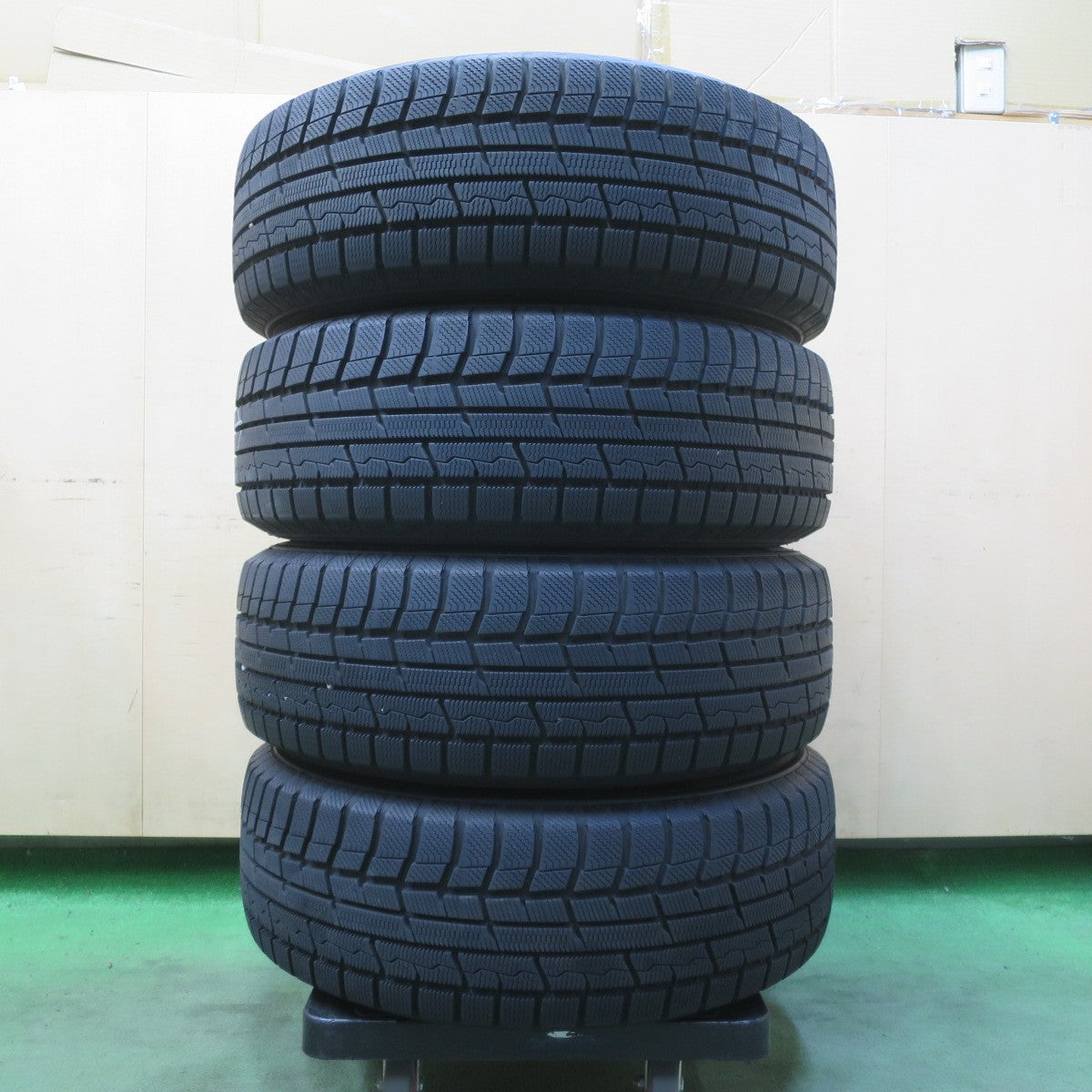 バリ溝！22年！9.5分以上★スタッドレス 215/65R16 トーヨー ウインター トランパス TX PREDICT 社外 アルミ 16インチ PCD114.3/5H★6051005イス