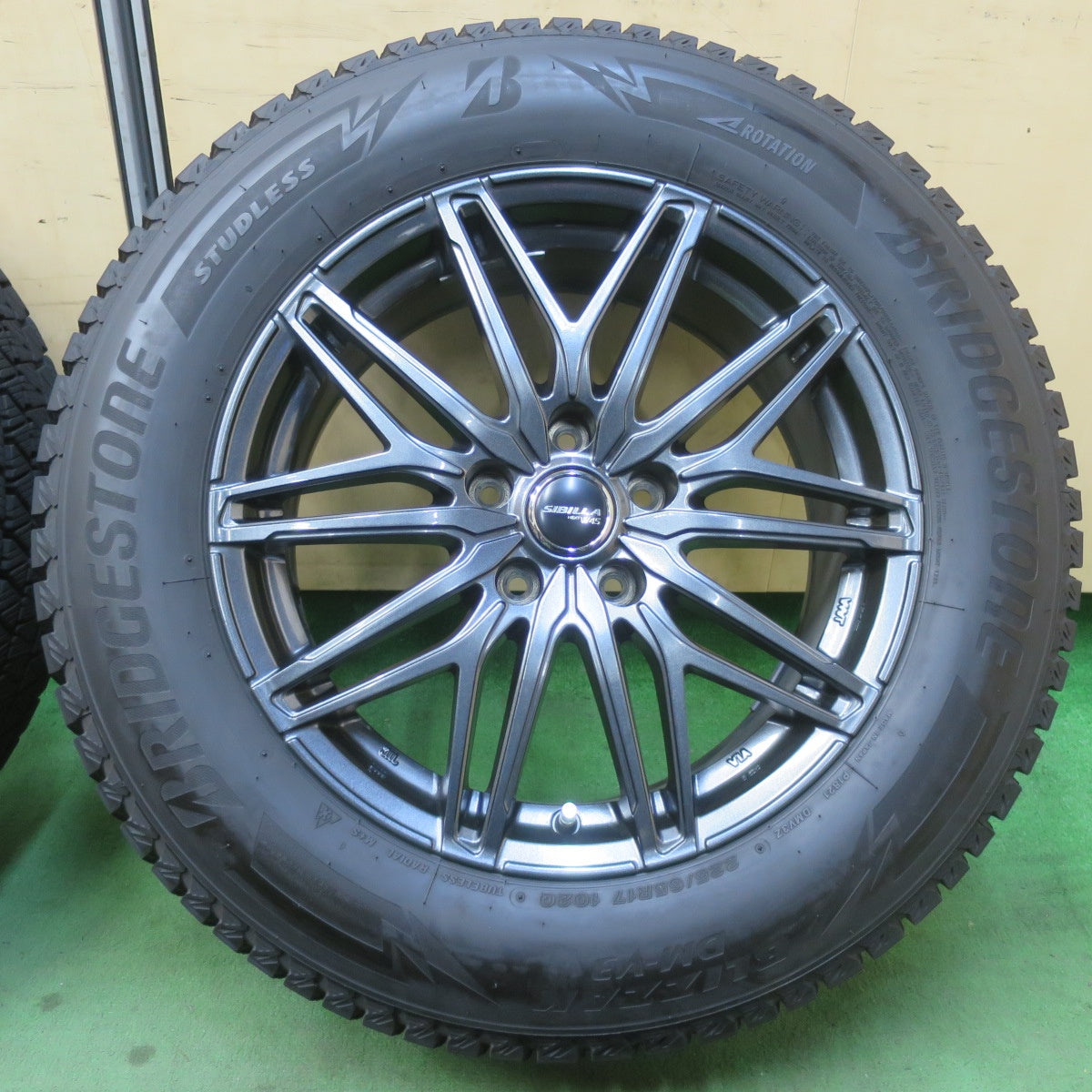 バリ溝！24年！キレイ！ほぼ10分★スタッドレス 225/65R17 ブリヂストン ブリザック DM-V3 SIBILLA NEXT W45 シビラ 17インチ PCD114.3/5H★6011205イス