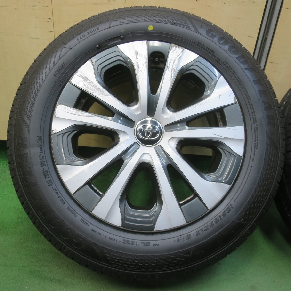 ほぼ未使用！24年★トヨタ 50系 プリウス 純正 195/65R15 グッドイヤー EfficientGrip ECO EG02 15インチ PCD100/5H★6033016イノ