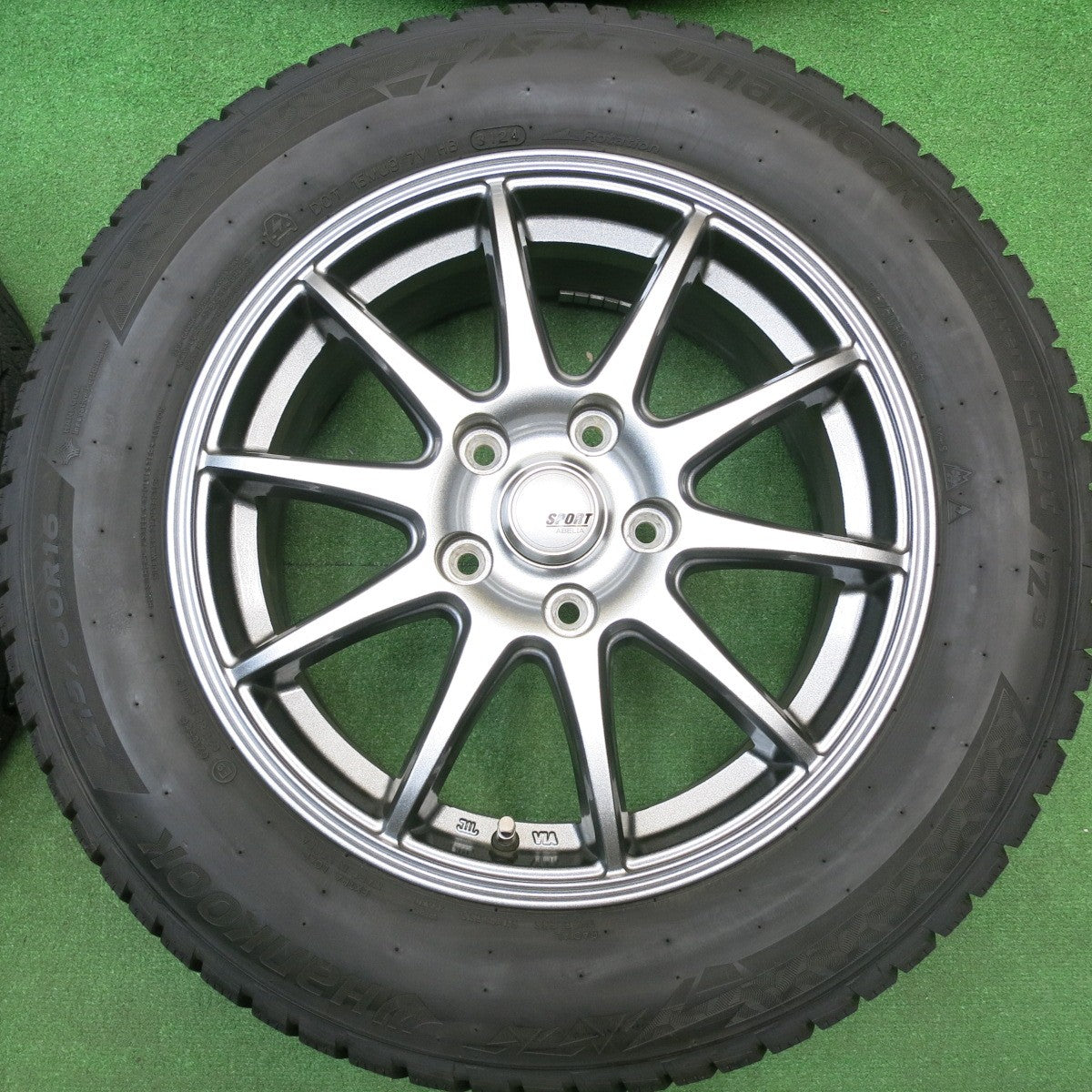 ほぼ未使用！24年！キレイ★スタッドレス 215/60R16 ハンコック ウインター アイセプト IZ3 SPORT ABELIA スポルト アベリア 16インチ PCD114.3/5H★5120610HAス