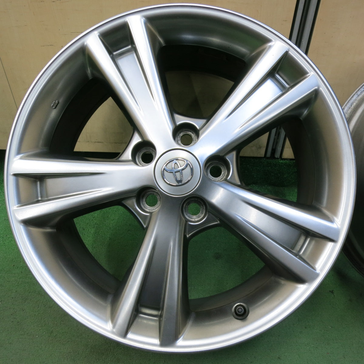 4本価格★トヨタ 30系 ハリアー 純正 ホイール 18インチ 18×7J PCD114.3/5H★5052104SYホ