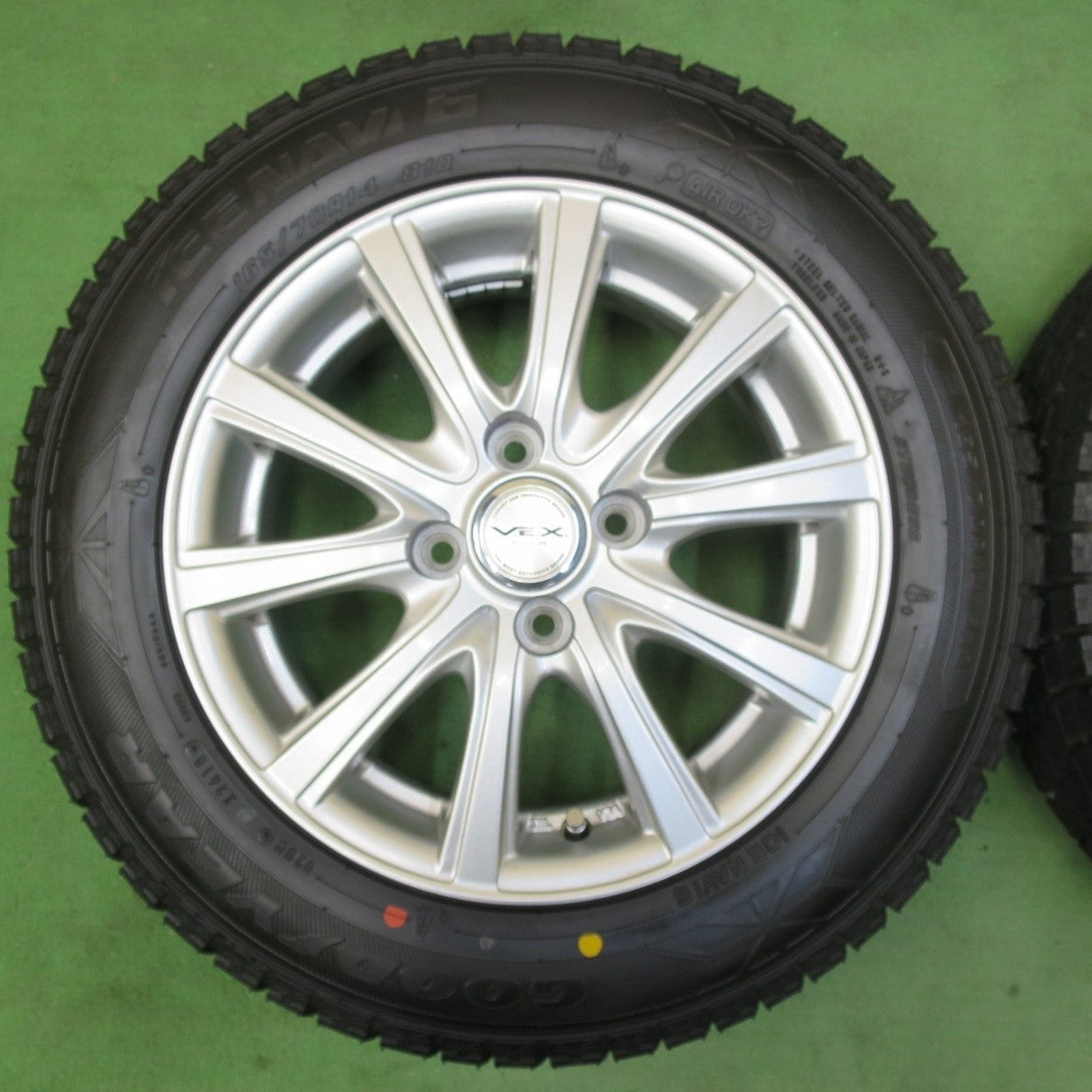 タイヤほぼ未使用！キレイ★スタッドレス 165/70R14 グッドイヤー アイスナビ6 V.E.X. VEX 14インチ PCD100/4H★5022714イス