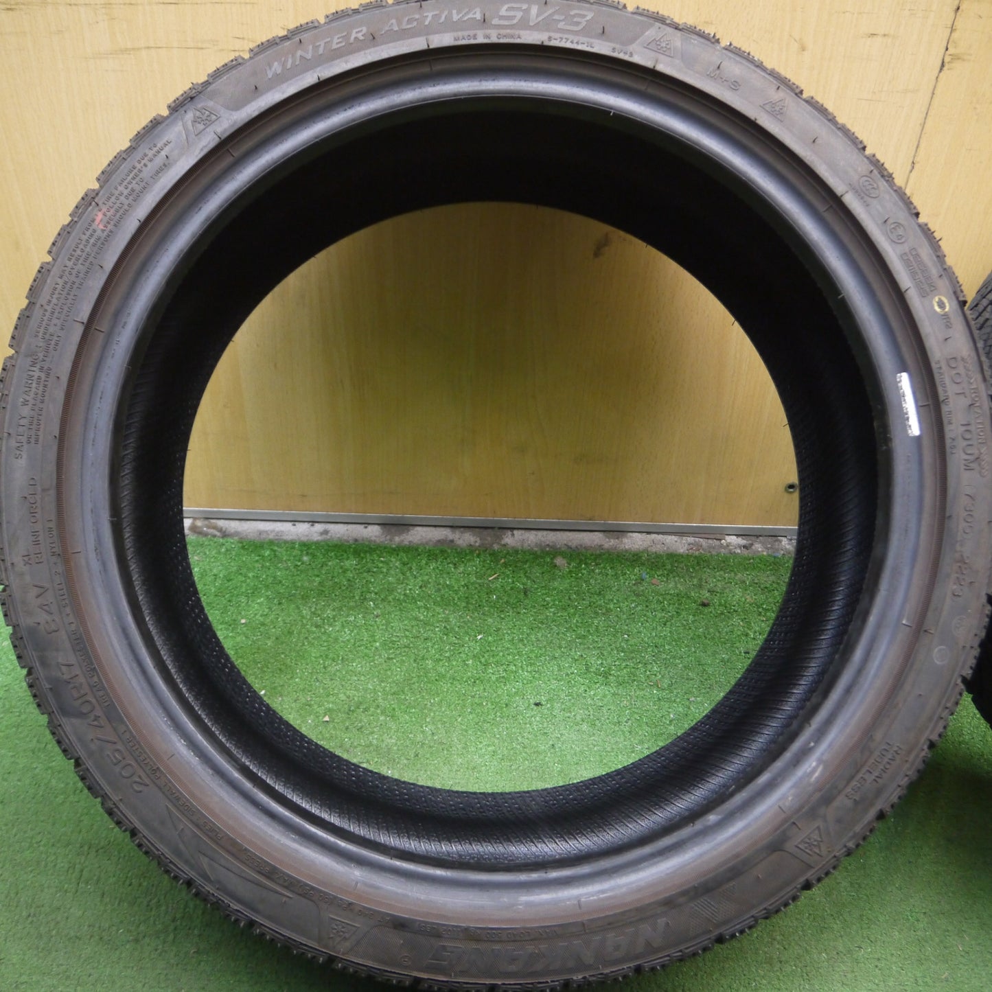 *送料無料* バリ溝！23年！9.5分★スタッドレス 205/40R17 ナンカン ウインター アクティバ SV-3 タイヤ 17インチ アクア ヴィッツ カローラ フィット等★4051707Hスタ