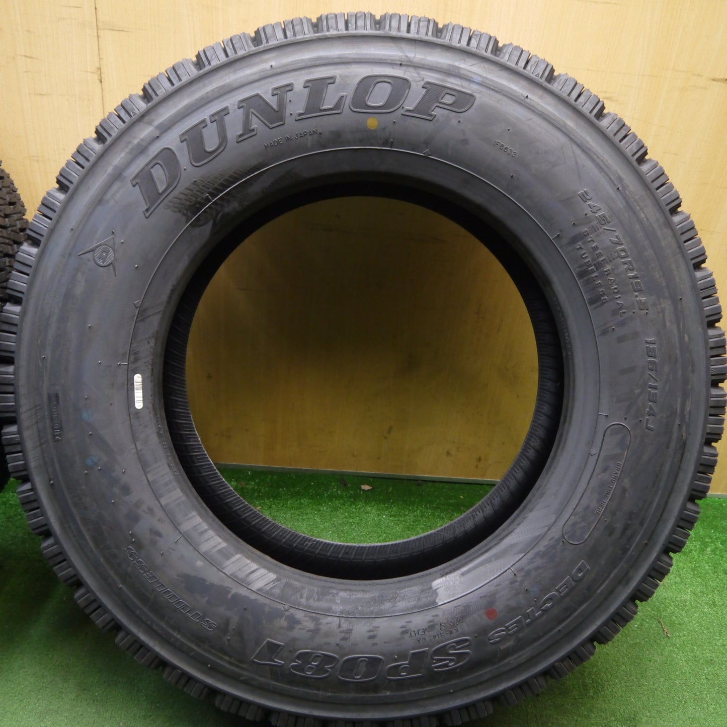 未使用！25年！2本★トラック タイヤ 245/70R19.5 136/134J スタッドレス ダンロップ デクテス SP081 DECTES 19.5インチ★6070111KKスタ