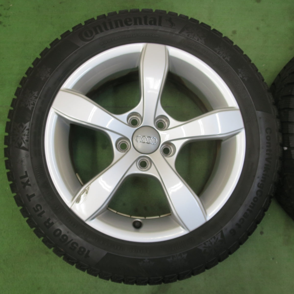 バリ溝！キレイ！9.5分★アウディ A1 純正 185/60R15 スタッドレス コンチネンタル コンチバイキング コンタクト6 15インチ PCD100/5H★6012808イス