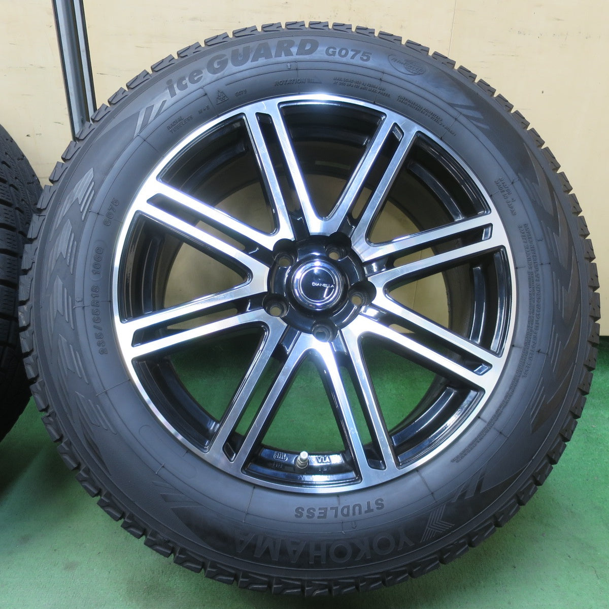 センサー付！バリ溝！23年！キレイ！9.5分★レクサス RX 等 235/65R18 スタッドレス ヨコハマ アイスガード G075 DIANELLA ディアネラ 18インチ PCD114.3/5H★6033015イス