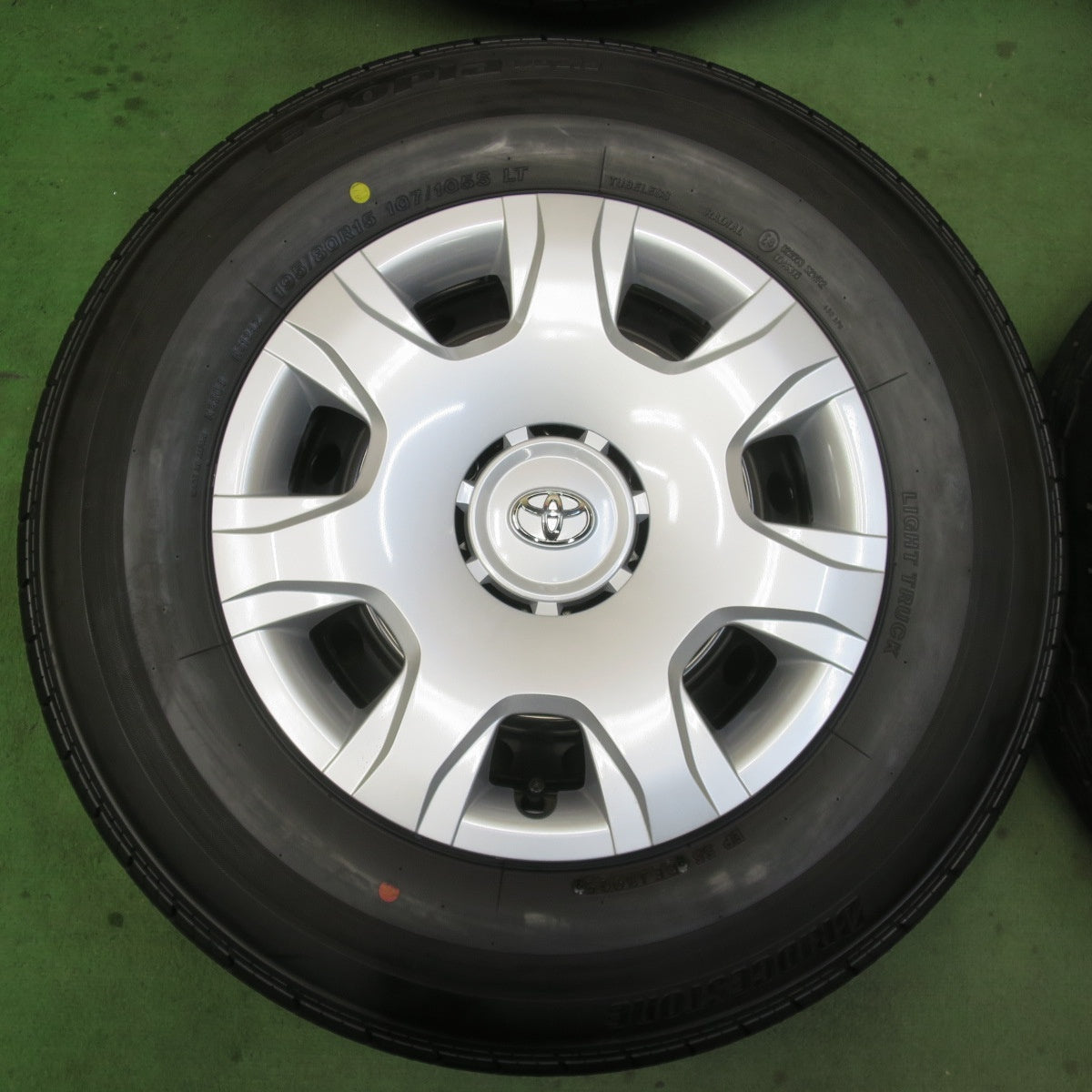 新車外し！25年★トヨタ 200系 ハイエース 純正 スチール 195/80R15 107/105S ブリヂストン エコピア RD613 15インチ PCD139.7/6H★6021901イノ