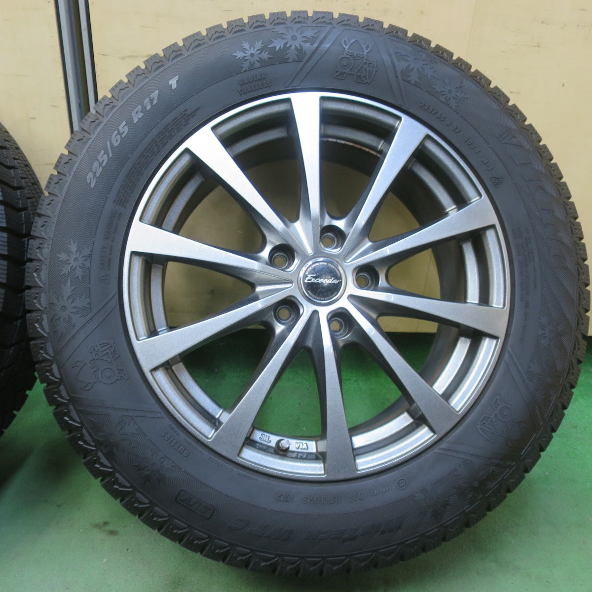 バリ溝！22年！キレイ！9.5分◎スタッドレス 225/65R17 バイキング WINTECH WT6 Exceeder エクシーダー 17インチ PCD114.3/5H◎6081106IMス