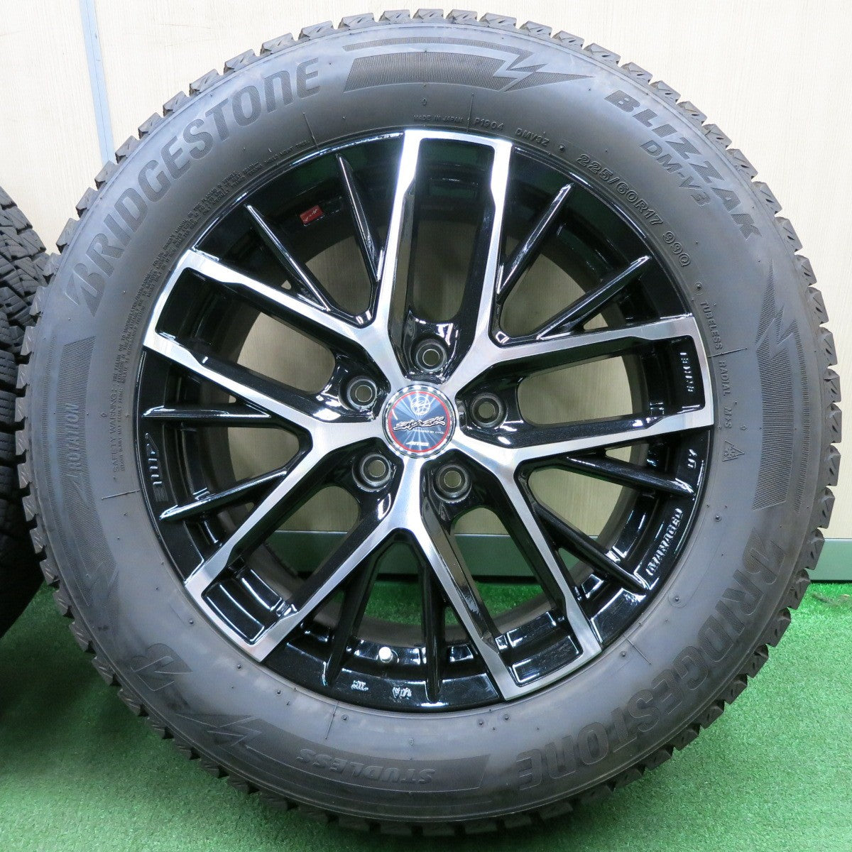 *送料無料* バリ溝！22年！キレイ！9.5分★SMACK ENKEI AME 225/60R17 スタッドレス ブリヂストン ブリザック DM-V3 エンケイ PCD114.3/5H★4051405NJス