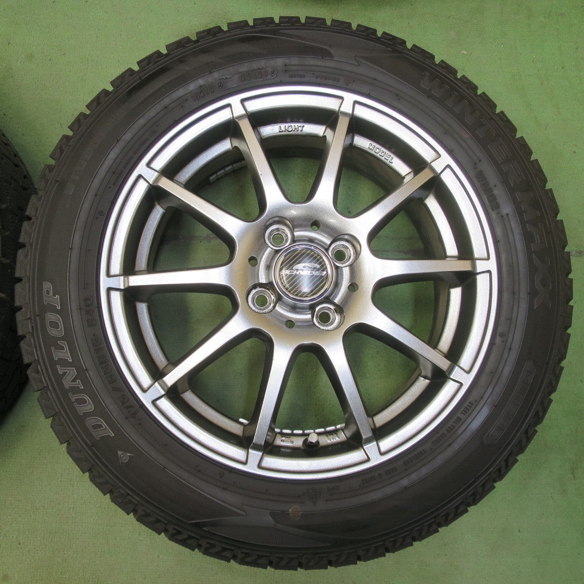 バリ溝！23年！キレイ！9.5分★スタッドレス 175/65R15 ダンロップ ウインターマックス WM02 SCHNEIDER シュナイダー 15インチ PCD100/4H★6052603イス