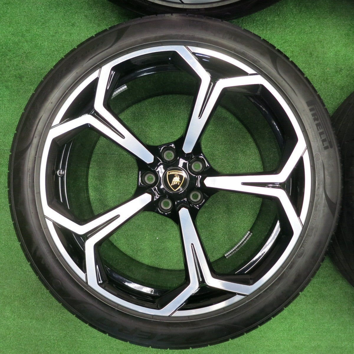 [送料無料] バリ溝！キレイ！8.5分★ランボルギーニ ウルス 純正 OP 285/40R22 325/35R22 ピレリ PZERO 22インチ PCD130/5H★4091902NJノ