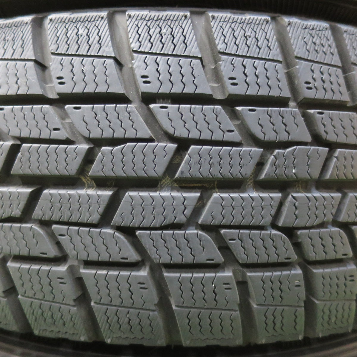 バリ溝！キレイ！9.5分★スタッドレス 185/65R15 グッドイヤー アイスナビ6 Zmeist M5 15インチ PCD100/4H★5121304イス