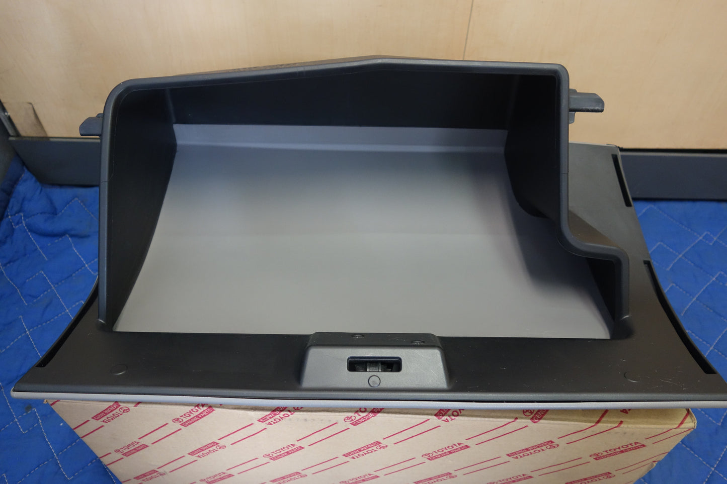 [送料無料] 新車外し☆トヨタ 215系 ハイラックス サーフ 純正 グローブ ボックス 55550-35070-B0 グローブ コンパートメント ドア☆