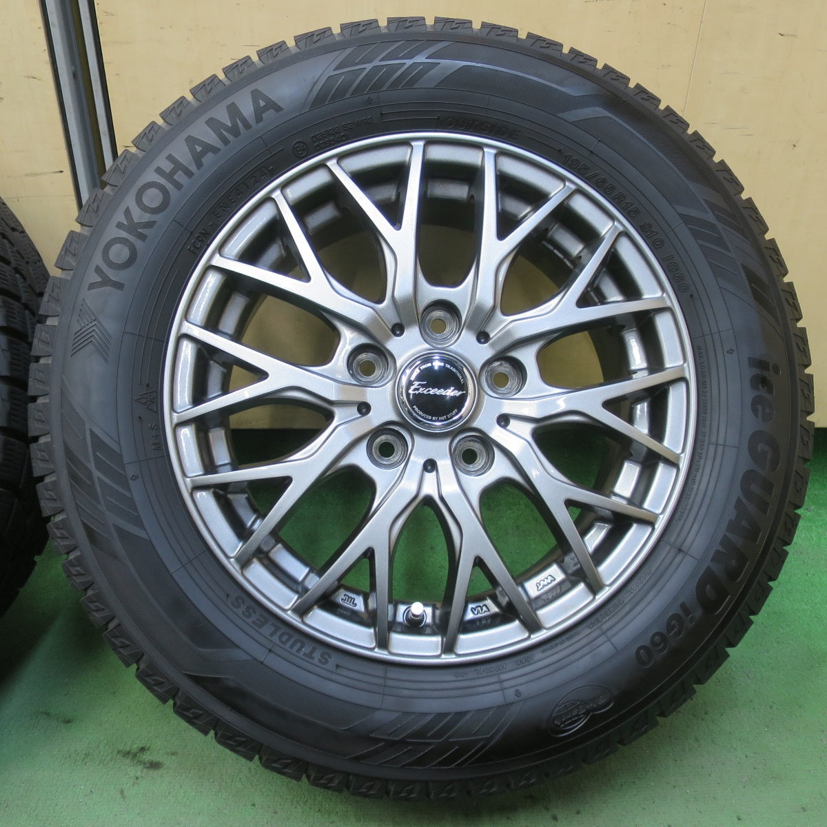 バリ溝！24年！キレイ！9.5分◎スタッドレス 195/65R15 ヨコハマ アイスガード iG60 Exceeder エクシーダー 15インチ PCD114.3/5H◎6072701イス
