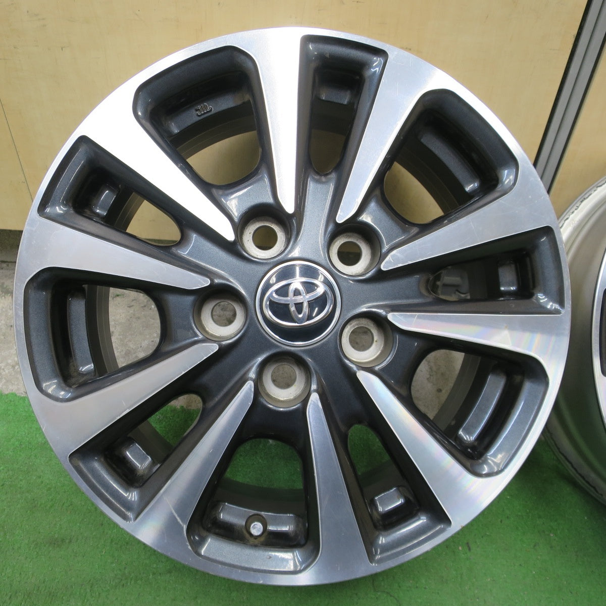 4本価格◎トヨタ 80系 エスクァイア 純正 ホイール 15インチ 15×6J PCD114.3/5H◎6081204NGホ